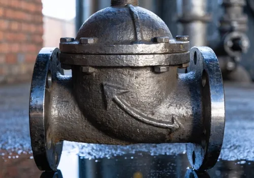 Son válvulas de globo direccionales,dirección de flujo de válvula de globo,flujo para abrir,flujo para cerrar,instalación de válvula hacia atrás,proveedor de válvula industrial,abastecimiento de válvula EPC