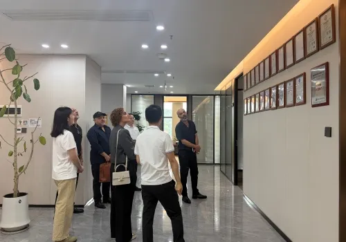 Acero de Centerway,visita internacional del cliente,proveedor de acero,empresa comercial de acero,proveedor de la tubería de acero,soluciones de la tubería,garantía de calidad,cooperación del cliente